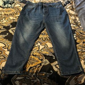 I’m selling blue jeans size 14